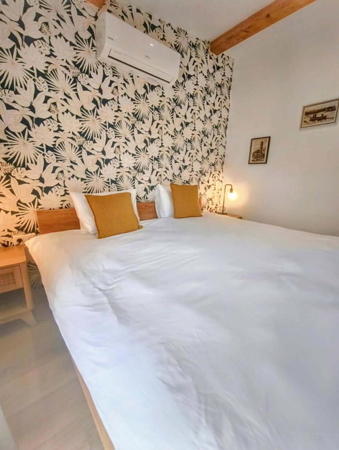 Chambres Isula Bella Figari  Exteriör bild